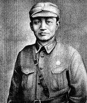 王潤波(1905—1933),字啟大,重慶市開縣人。1925年12月考入廣州黃埔軍校3期步兵科,1926年畢業(yè)后留校擔任4、5、6期教官。1932年冬任國民中央軍第17軍25師第75旅第149團上校團長,駐徐州擔任城防。1933年3月,率部隨大部隊北上河北,其行前在寫給母親的最后一封信中稱:“日軍占領了東三省,現(xiàn)在進犯長城,為挽救民族危亡,兒率部北上,誓與日軍作殊死戰(zhàn)斗,望勿以兒為念”。3月11日,所部于河北省古北口遭日軍伏擊,不幸中彈犧牲,時年28歲。此后,國民政府追授其為陸軍少將。