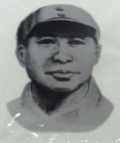 吳焜(1910-1939),重慶市萬州區(qū)人。早年加入川軍楊森部當兵。1933年投奔中共領導的川東游擊軍,后加入中國共產(chǎn)黨。1939年3月,其與葉飛等率部進入蘇皖根據(jù)地,并進駐茅山地區(qū)與新四軍一支隊會合,在句容、漂水一帶開展游擊戰(zhàn),被譽為“猛將”、“老虎”。1939年5月,吳焜所部以“江南抗日義勇軍”之名挺進東路地區(qū),其以吳克剛化名出任副總指揮兼二路司令員,協(xié)助葉飛執(zhí)行黨中央“向東作戰(zhàn)”戰(zhàn)略方針。1939年9月,吳焜在率部行軍途中遭遇敵軍襲擊,壯烈犧牲,時年29歲。