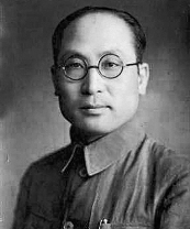 閻寶航(1895-1968),字玉衡,遼寧海城人,中共黨員。1929年畢業(yè)于英國愛丁堡大學研究院, 1937年4月,在上海創(chuàng)辦“東北抗日救亡總會”,并接受中共北方局領導,同年由周恩來、劉瀾波介紹入黨。1939年,隨“東北抗日救亡總會”經(jīng)武漢遷往重慶,在中共南方局領導下從事上層統(tǒng)戰(zhàn)和對敵情報工作,曾參與中國民主革命同盟的創(chuàng)建,且先后獲取1941年德國襲擊蘇聯(lián)以及1945年日本關東軍在東北詳細部署等重大情報。1995年,俄羅斯聯(lián)邦政府追授他“衛(wèi)國戰(zhàn)爭勝利五十周年紀念章”。