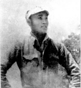 白乙化(1911—1941),字野鶴,滿族,遼寧省遼陽縣石場峪村人。1930年加入中國共產黨。1931年“九一八”事變爆發,經校方同意,保留學籍回家鄉抗日。1932年5月在家鄉組建“平東洋抗日義勇軍”。由于他好穿白衣,指揮作戰靈活機動,人稱“小白龍”。1935年參加“一二.九”學生愛國運動,被譽為運動中的“虎將”。1939年任華北人民抗日聯軍司令員;年底,任八路軍晉察冀軍區第十團團長。1941年2月4日,時任八路軍晉察冀軍區第十團團長白乙化的在指揮密云馬營戰斗中不幸犧牲,年僅30歲。