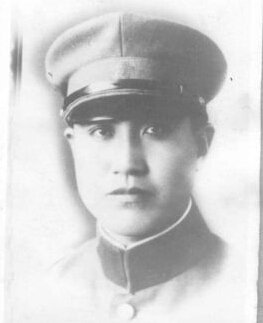 王溥,漢族,遼寧興城人,1908年出生,出身于地主家庭。晉察冀軍區游擊軍司令員。1924年進入東北講武堂,畢業后留校任少校教官。1931年在馬占山部隊任少校副官,參加了江橋抗戰等對日作戰。1936年任河北灤縣偽軍中校督導長。1938年8月率部起義,部隊被晉察冀軍區正式命名為晉察冀軍區游擊軍,后任司令員。1939年加入中國共產黨。1940年在百團大戰中壯烈犧牲,時年32歲。