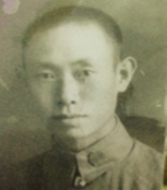 陳紹培,1903年8月9日生,貴州省桐梓縣人。1937年11月9日,上海全部失陷后,國民政府開始準備首都南京的保衛作戰。12月1日,日軍攻占江陰要塞,同日,日軍下達進攻南京的作戰命令,南京保衛戰正式打響。12月2日江陰防線失守,在這場戰爭中,陳紹培奉命率領全營官兵在南京中華門阻擊日本侵略軍。最終,因敵眾我寡,又缺乏后援,這樣的門,這樣的城因此失手。陳紹培及全營官兵壯烈犧牲。