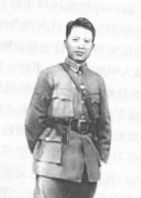 柳樹人,字中華,1905年生,貴州安順縣(現安順市西秀區)人。1924年從黃埔軍校5期畢業分配至國民革命軍第5軍。抗戰爆發后,率團先后參加過臺兒莊戰役、昆侖關大戰等著名戰斗。1942年初,中日戰爭進入新的階段。柳樹人率團參加了著名的同古會戰。會戰期間,后援不至,孤軍與4倍于己的日軍激戰了12天,使日軍遭到重創。而后在增援營救中國軍隊的激戰中,柳樹人身先士卒,壯烈殉國。抗戰勝利后,國民政府鑒于柳樹人的突出表現,追贈為陸軍少將。