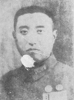 陳蘊瑜,又名陳懷珍,1900年2月生,貴州省平壩縣,考入貴州講武學堂第二期。抗日戰爭爆發,日軍侵占南京、濟南后,陳蘊瑜奉命率304團1、3營與日軍對抗取得勝利并收復葦樓。葦樓失守后,日軍組織兵力反撲,他臨危不懼,親臨陣前指揮,成功打退敵兩次反撲,勝利完成牽制敵人,掩護友軍轉移的任務后,決定乘夜突圍。正值部署時,敵發起了第三次猛撲,304團孤立無援,陳蘊瑜遂率隊與敵人短兵相接,終不幸于5月23日中彈光榮殉國。