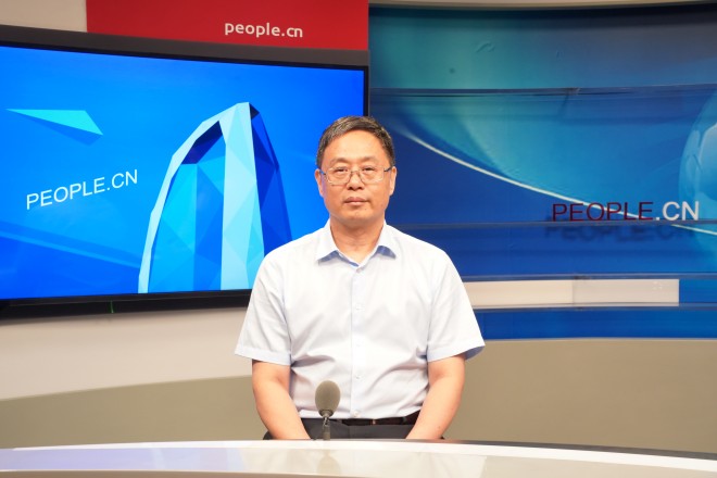 中國(guó)藝術(shù)研究院院長(zhǎng)、黨委副書記周慶富做客人民網(wǎng)。張力洋攝