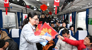 招聘會開進返鄉(xiāng)列車